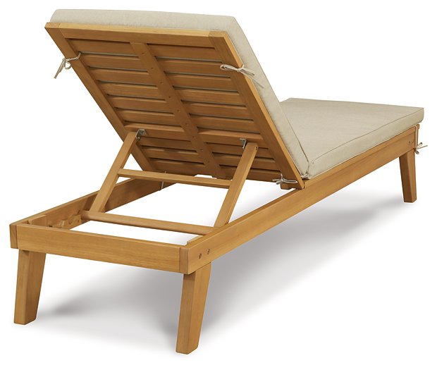 Byron Bay Chaise Lounge with Cushion