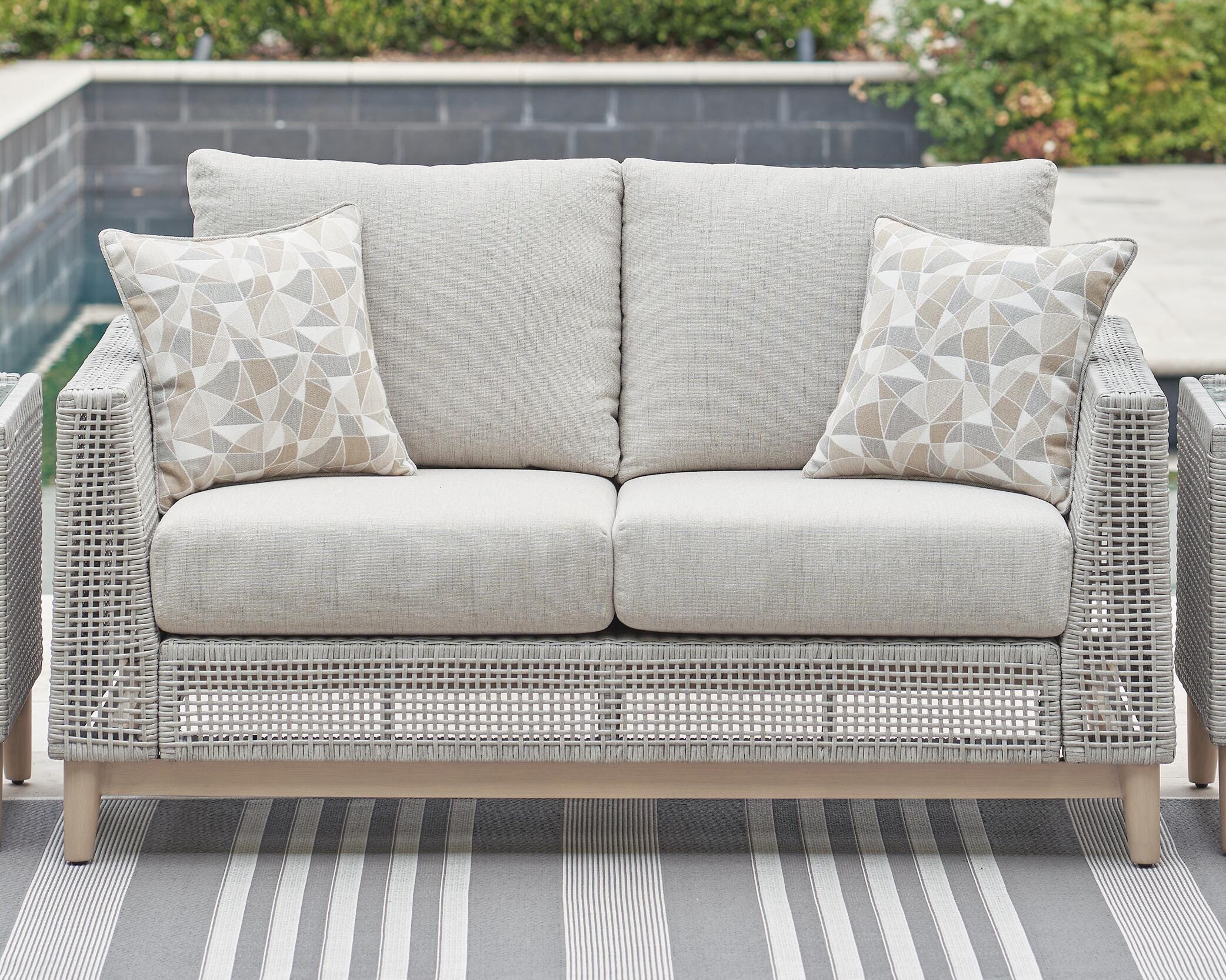 Seton Creek Outdoor Seating Set